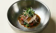 完成した料理の盛り付け